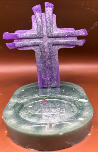 Kreuz mit ovalem Kerzenhalter Kreuz mit ovalem Kerzenhalter