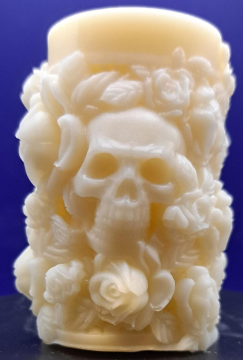 Totenkopf mit Rosen Totenkopf mit Rosen