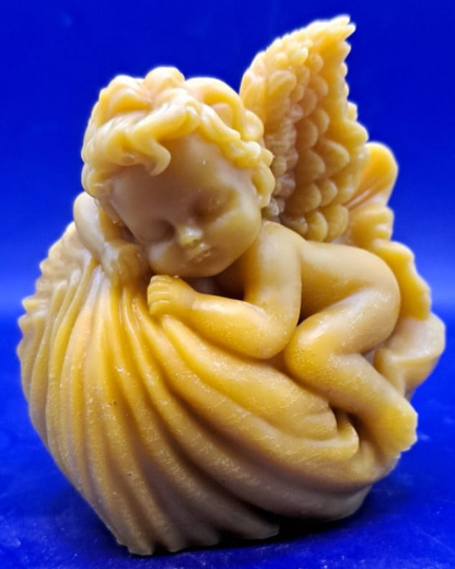 schlafender Engel in Muschel