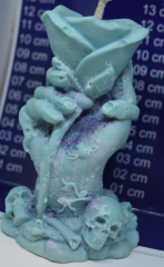 Geisterhand mit Rose