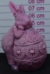 Hase mit Osterei