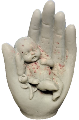 beschützende Hand mit Baby